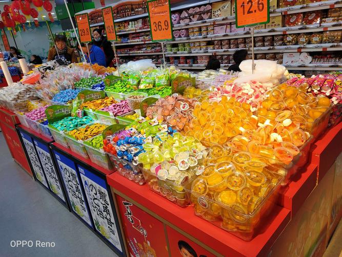 通城店休闲食品陈列艺术 从散称到预包装的价值升级