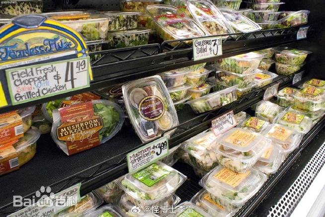 超市里的预包装食品,为了展示,选择透明的包装,并且为了不遮挡产品,更